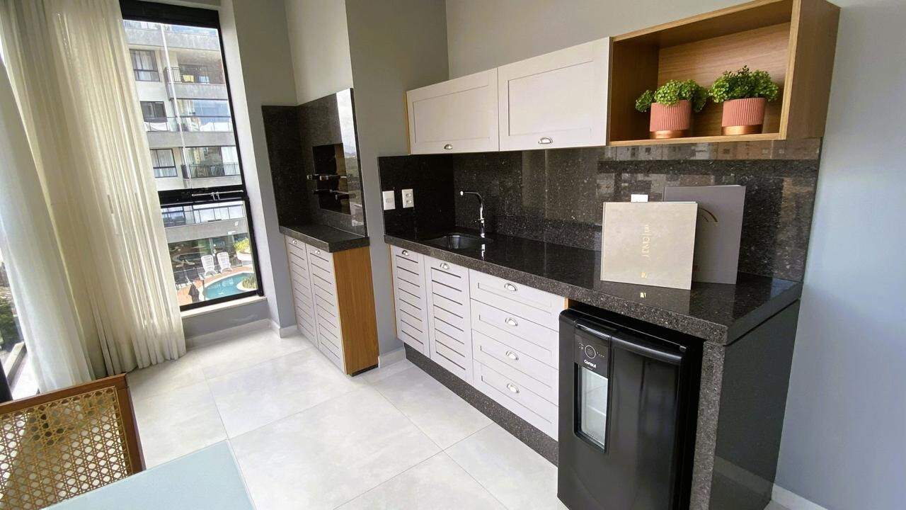 Apartamento à venda no Meia Praia: 