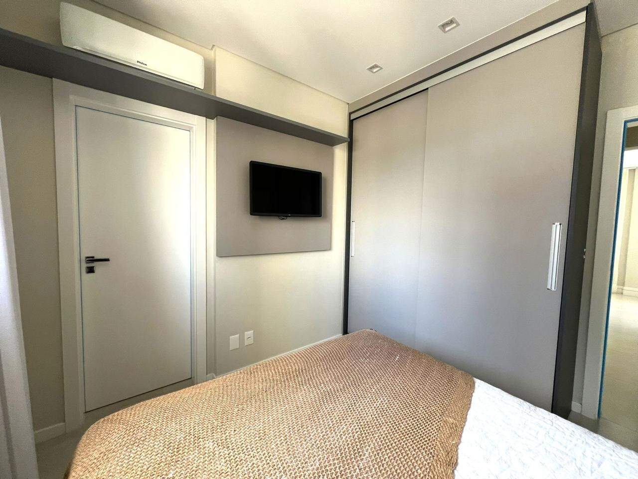 Apartamento à venda no Meia Praia: 