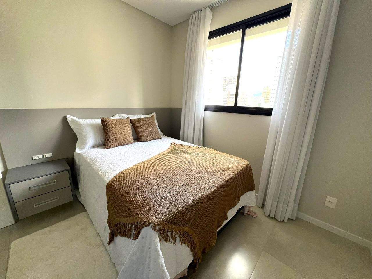 Apartamento à venda no Meia Praia: 