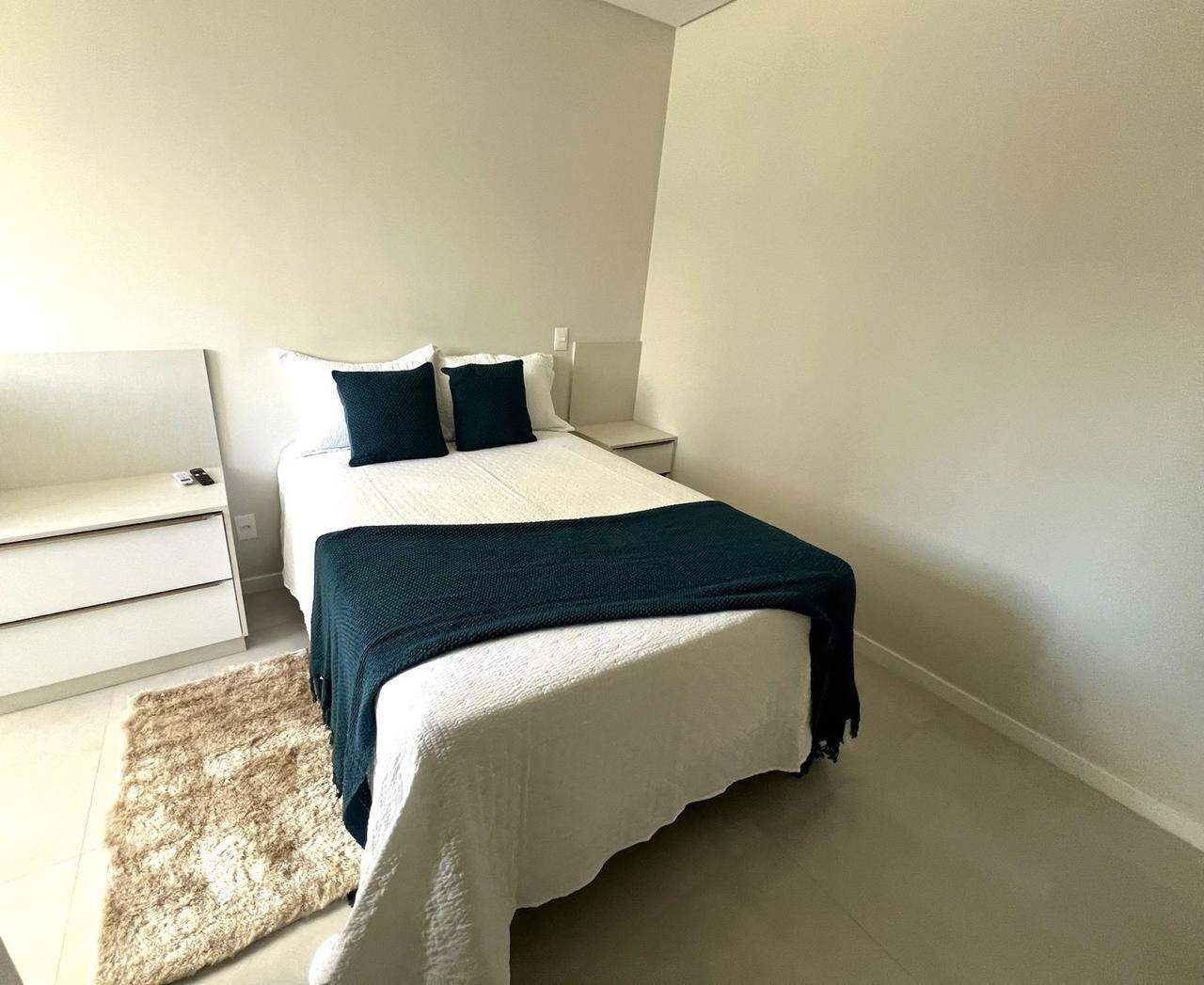 Apartamento à venda no Meia Praia: 
