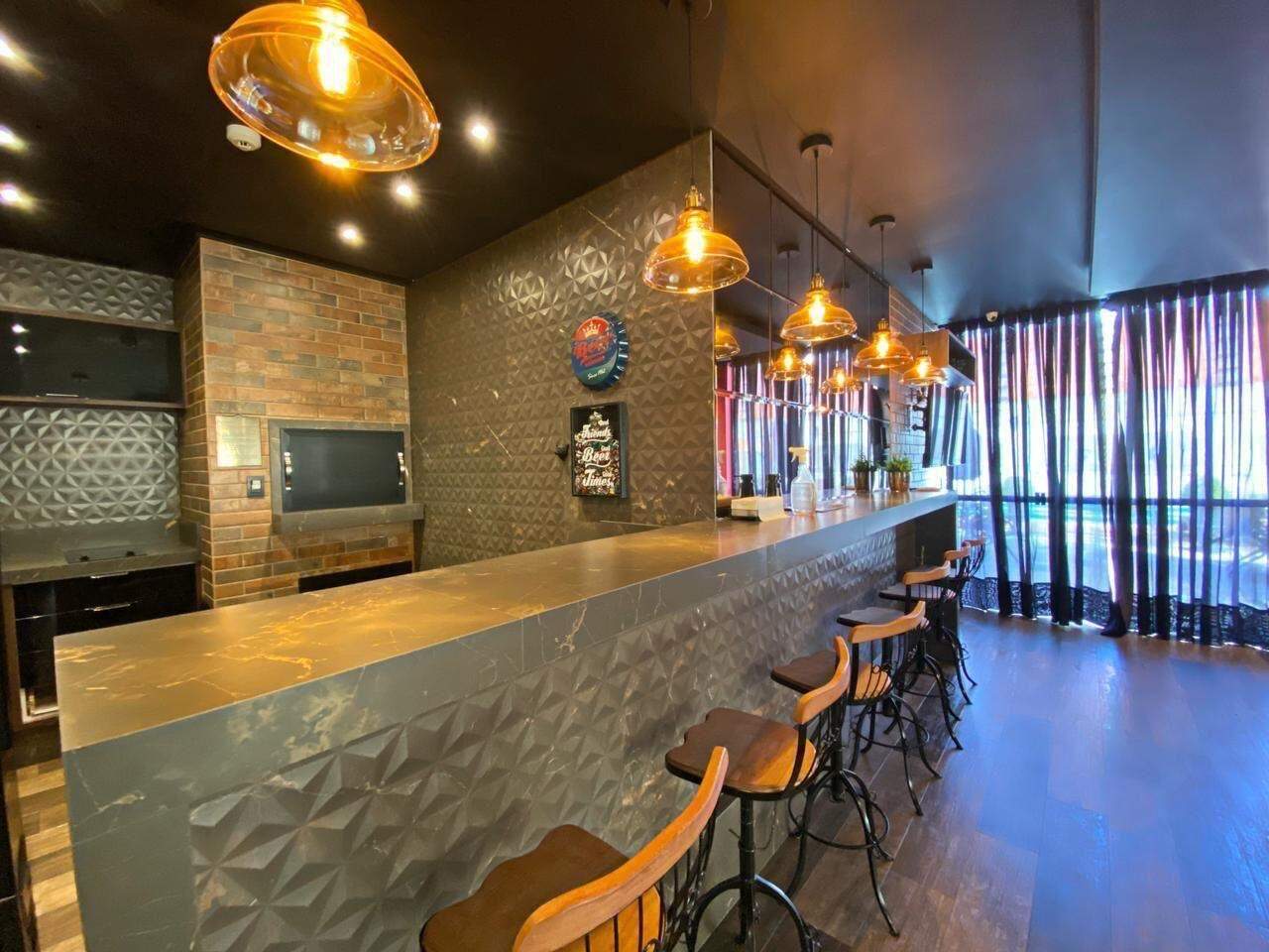 Apartamento à venda no Meia Praia: