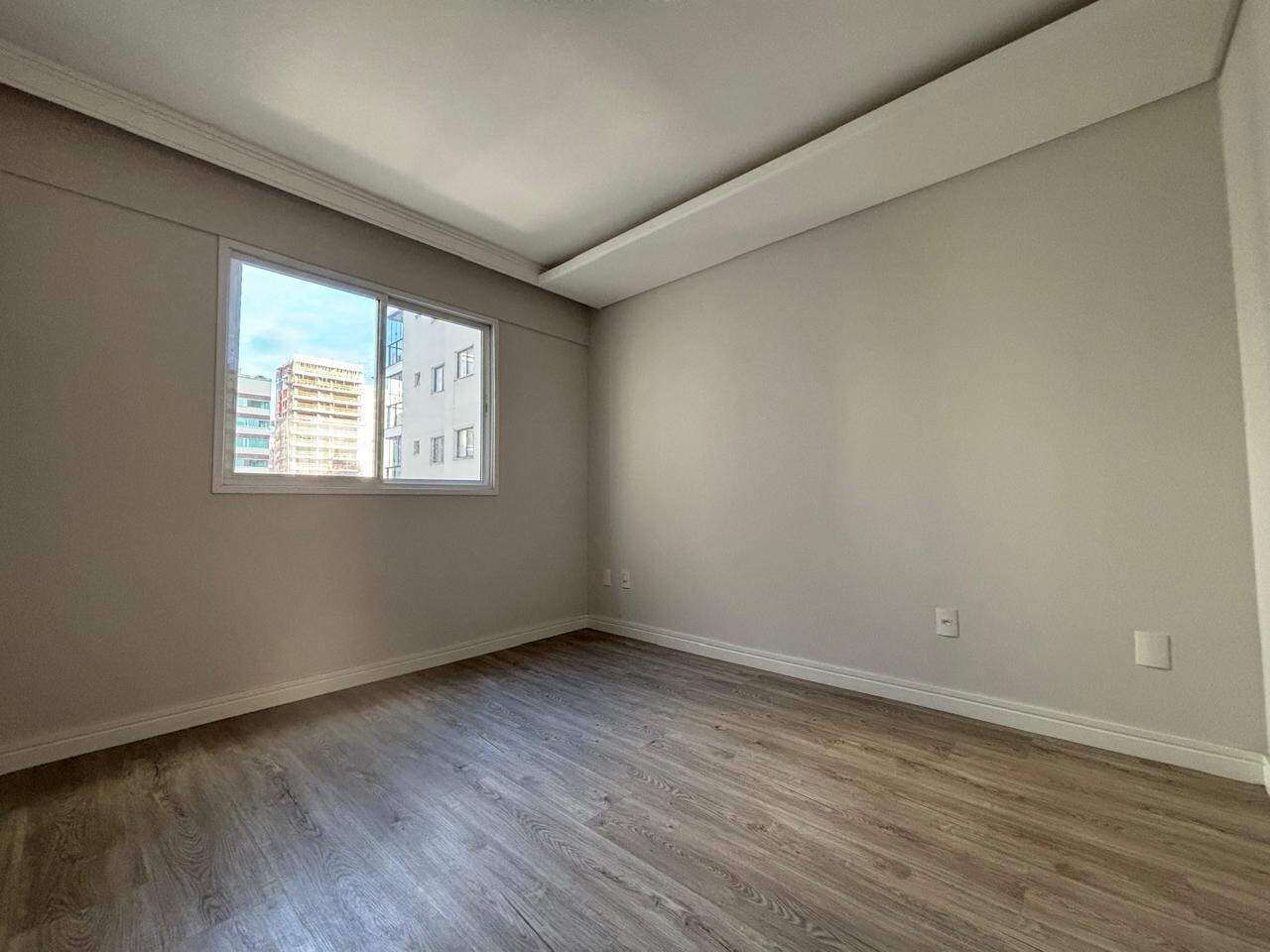 Apartamento à venda no Meia Praia: