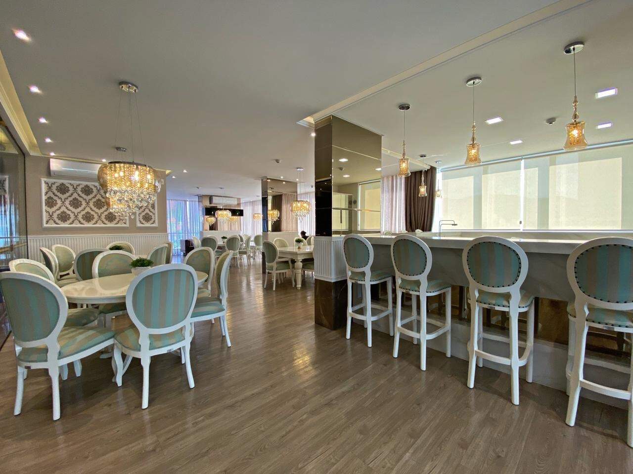 Apartamento à venda no Meia Praia: