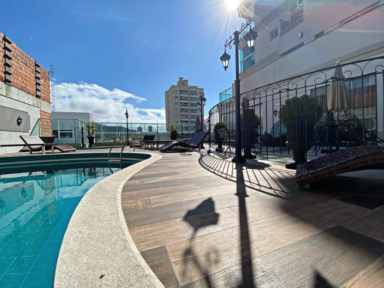 Apartamento à venda no Meia Praia: