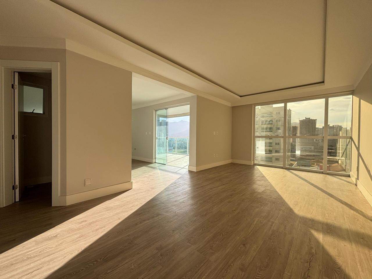 Apartamento à venda no Meia Praia: 