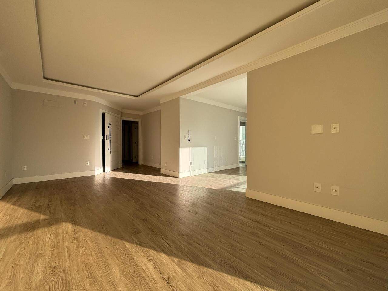 Apartamento à venda no Meia Praia: