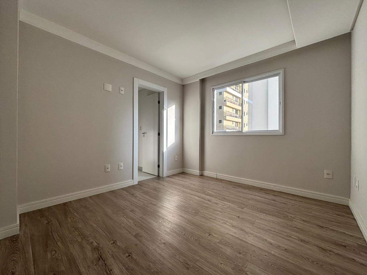 Apartamento à venda no Meia Praia: