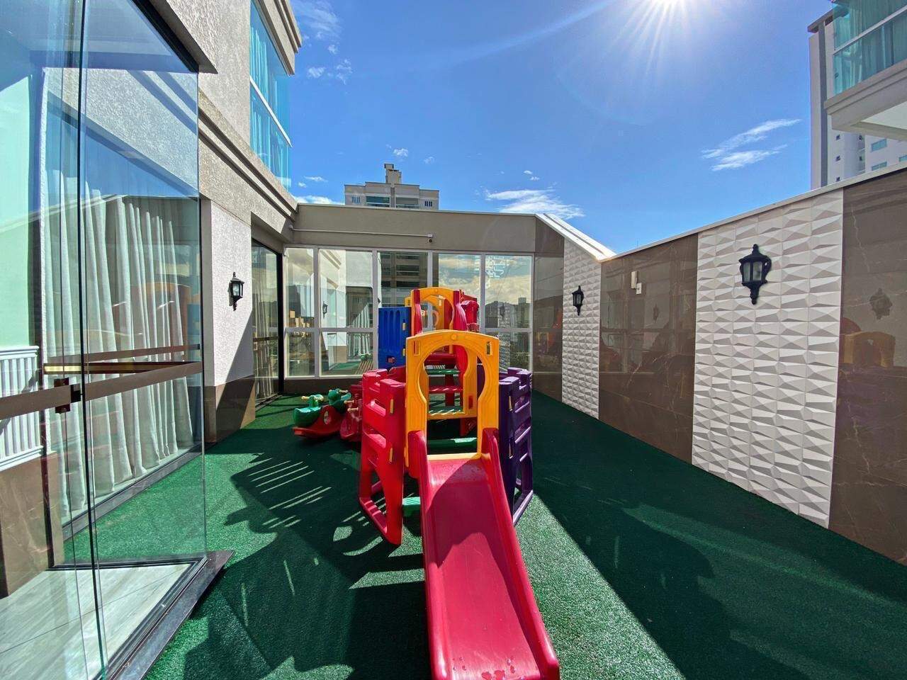 Apartamento à venda no Meia Praia: