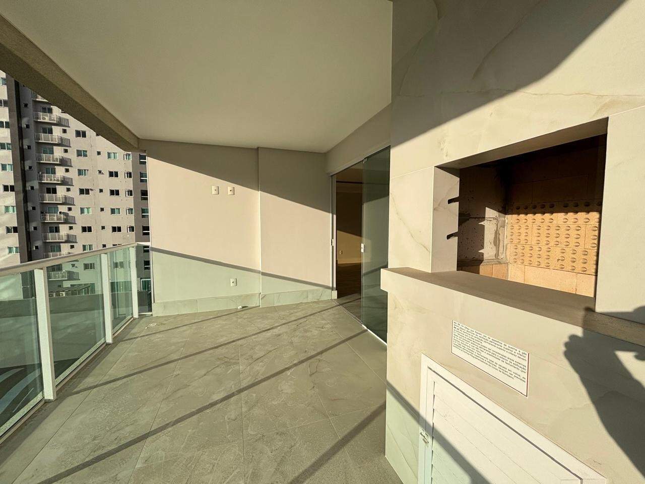 Apartamento à venda no Meia Praia: