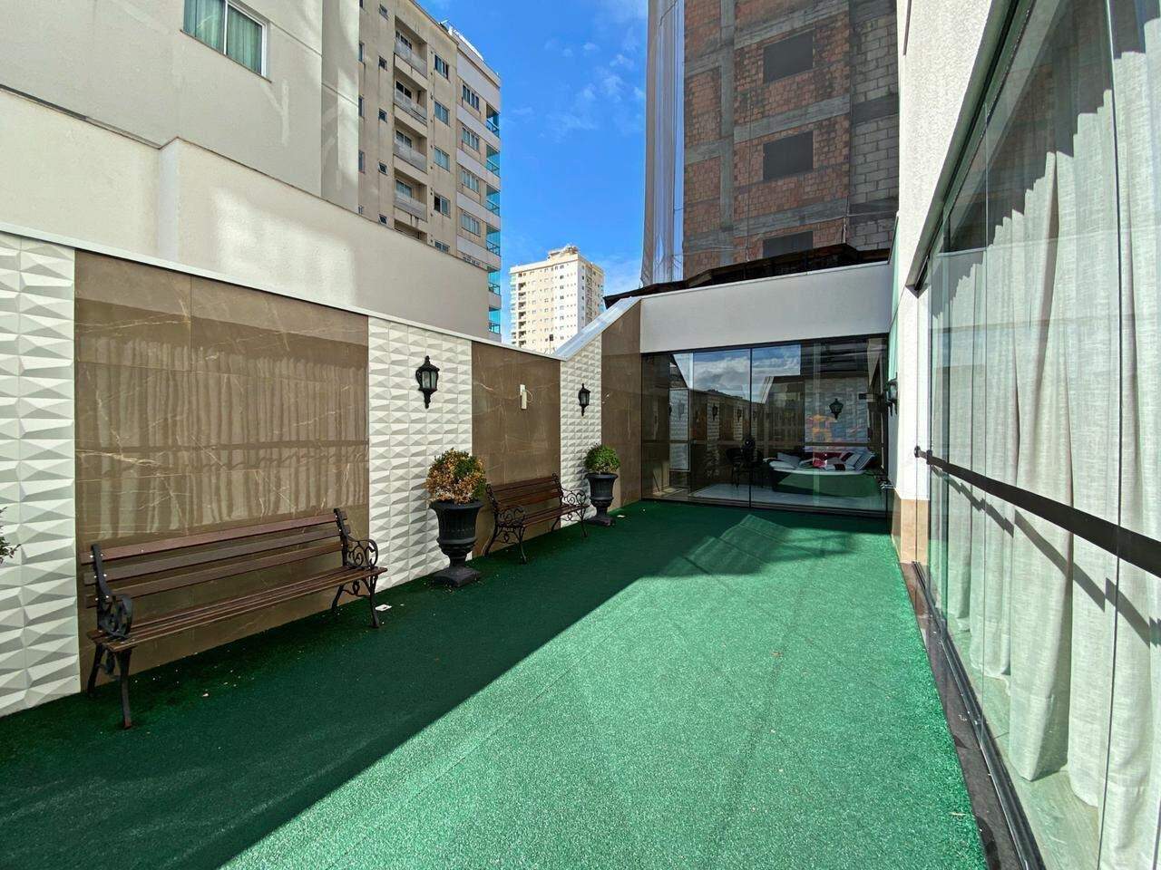 Apartamento à venda no Meia Praia: