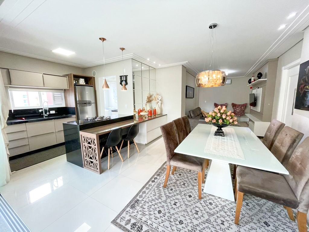 Apartamento à venda no Meia Praia: Living 