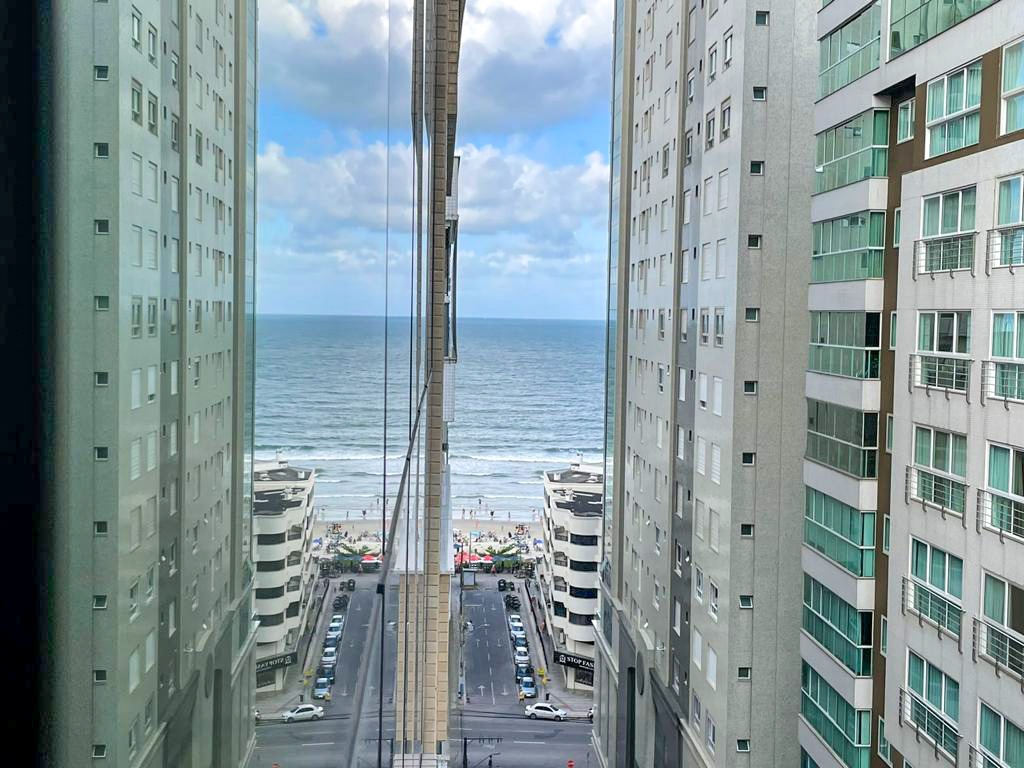 Apartamento à venda no Meia Praia: Vista do apartamento