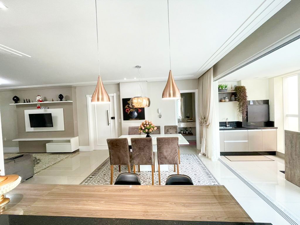 Apartamento à venda no Meia Praia: Living 