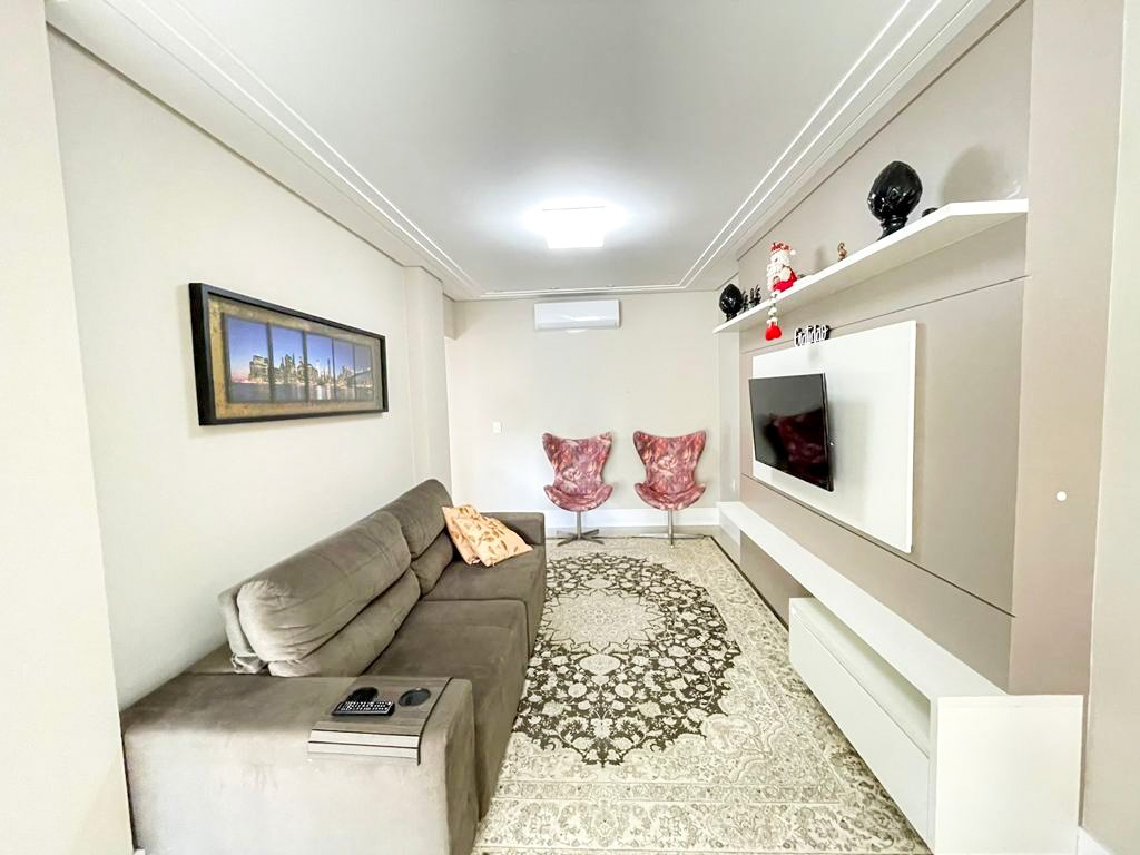 Apartamento à venda no Meia Praia: Living 