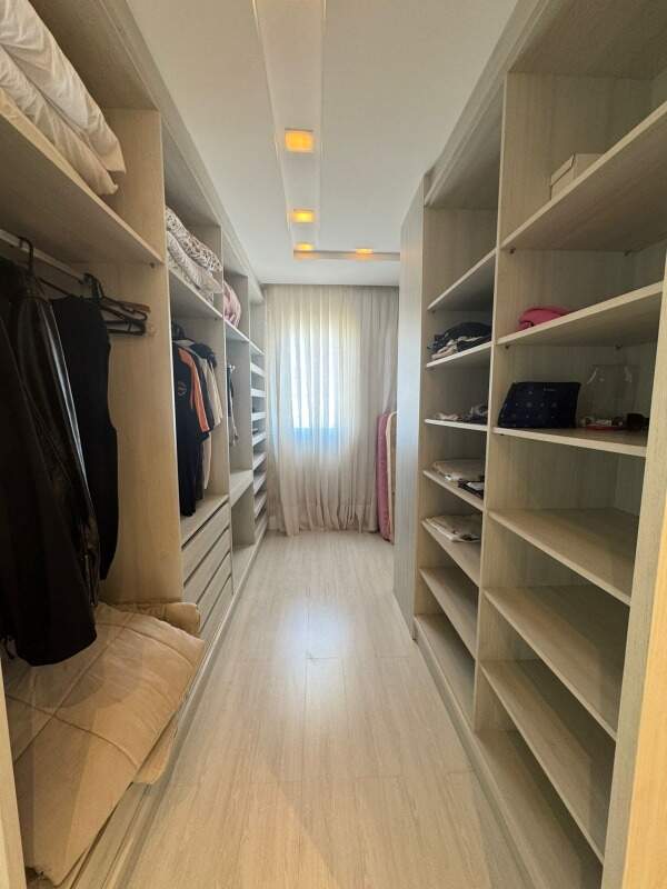 Apartamento à venda no Meia Praia: