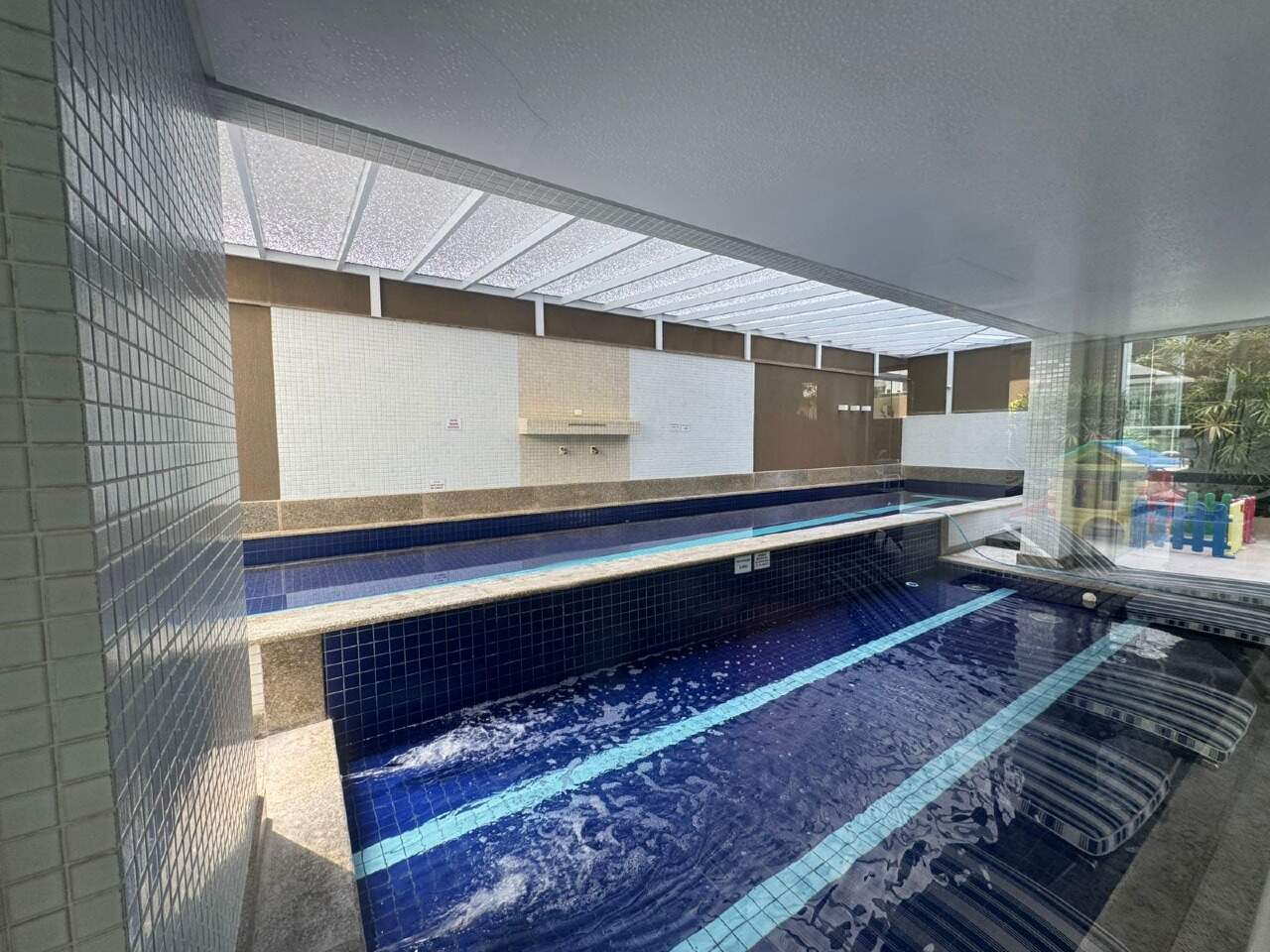 Apartamento à venda no Meia Praia: