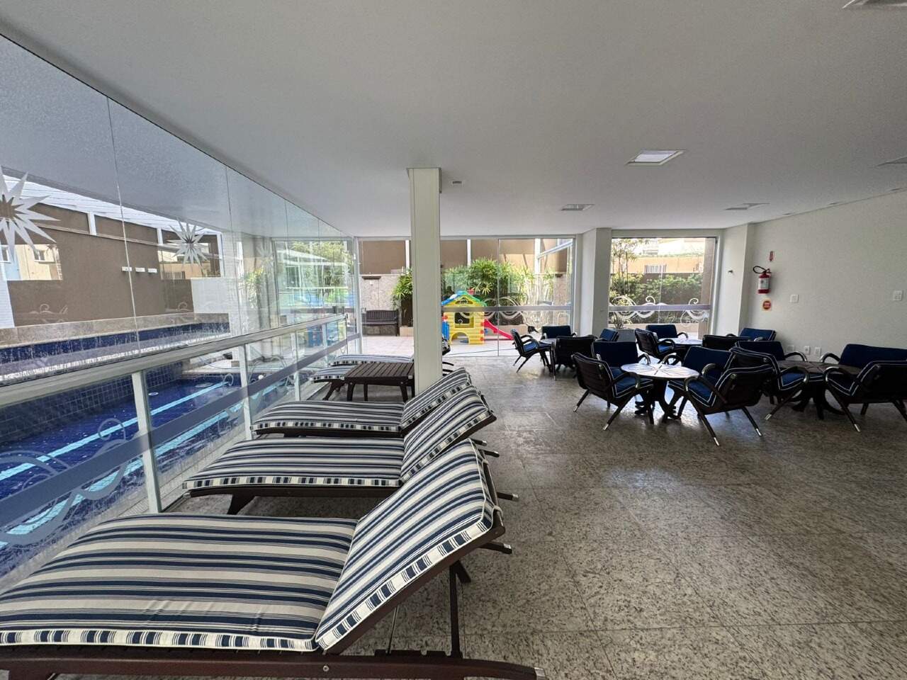 Apartamento à venda no Meia Praia: