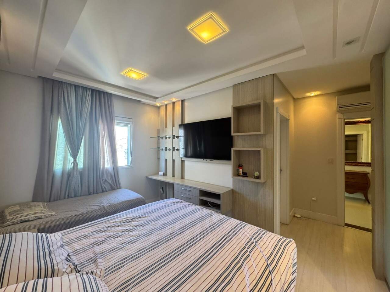 Apartamento à venda no Meia Praia: