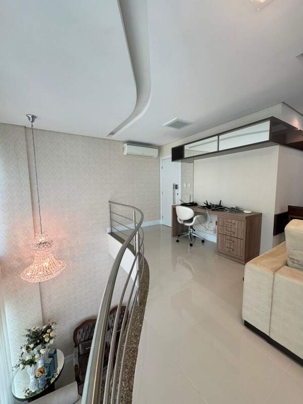 Apartamento à venda no Meia Praia: