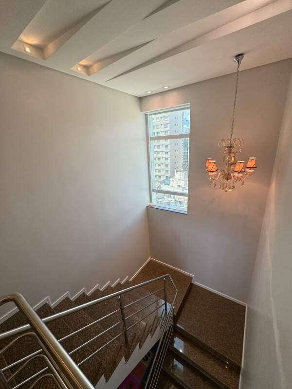 Apartamento à venda no Meia Praia: