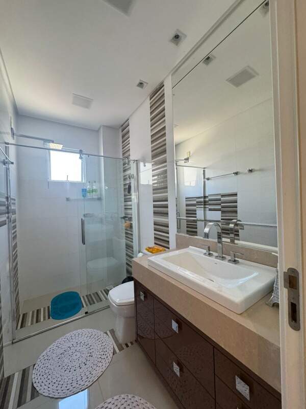 Apartamento à venda no Meia Praia: