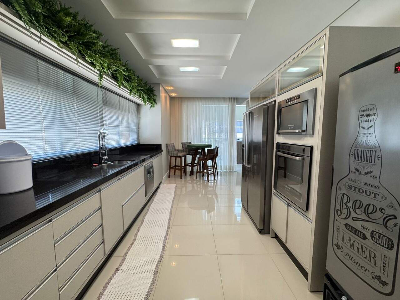 Apartamento à venda no Meia Praia: