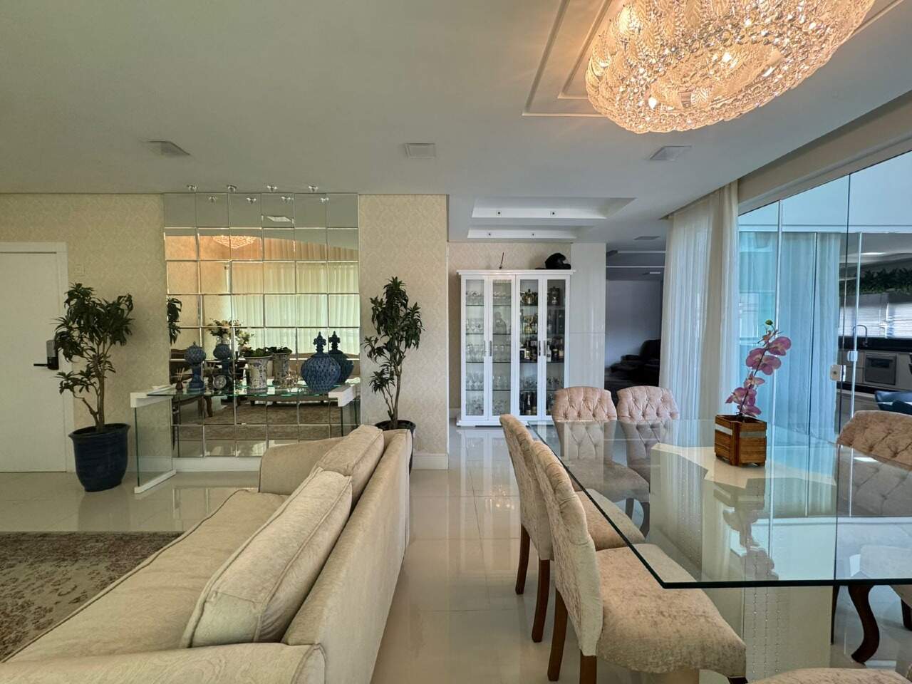 Apartamento à venda no Meia Praia: