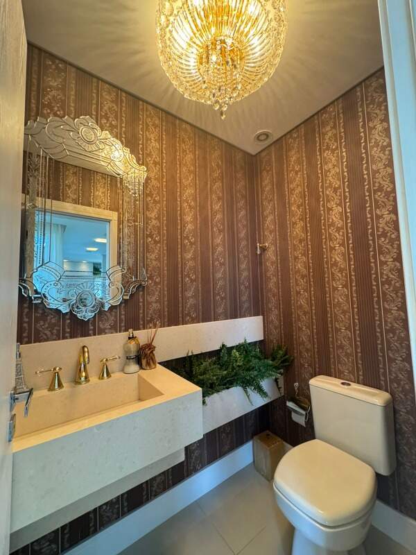 Apartamento à venda no Meia Praia: