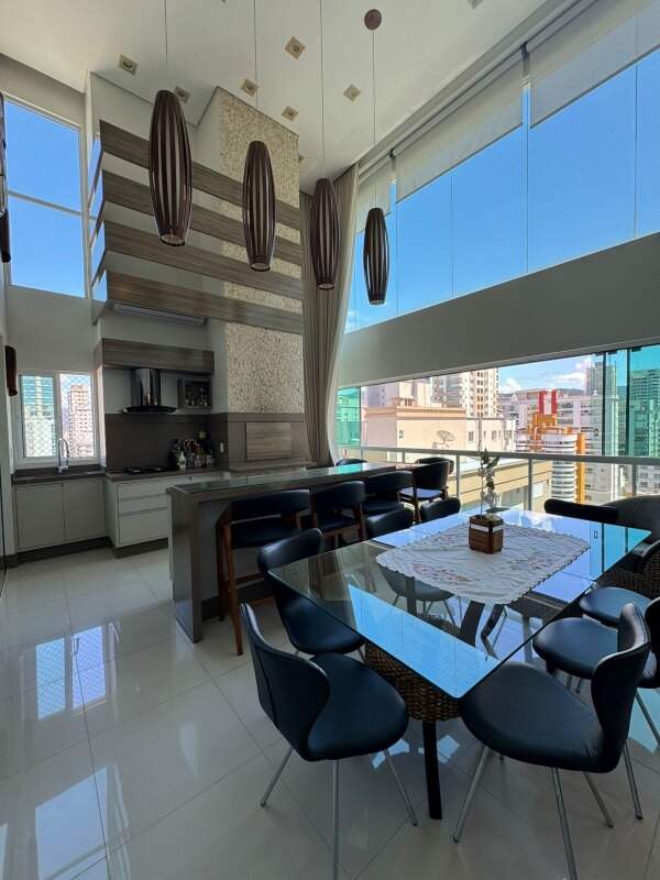 Apartamento à venda no Meia Praia: