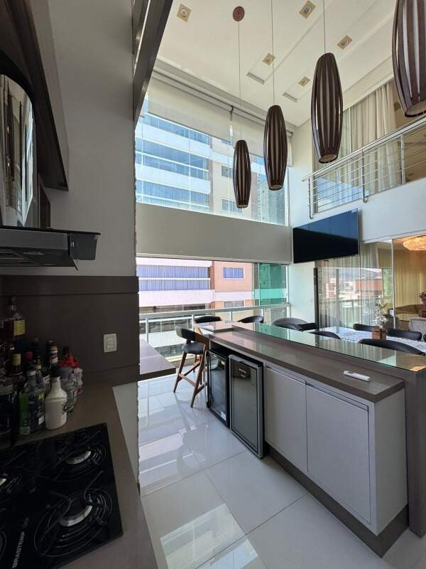 Apartamento à venda no Meia Praia: