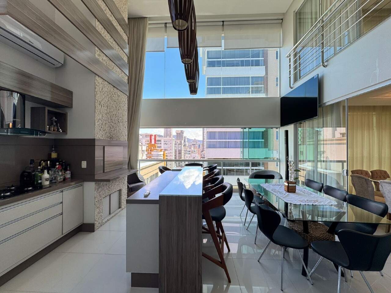 Apartamento à venda no Meia Praia: