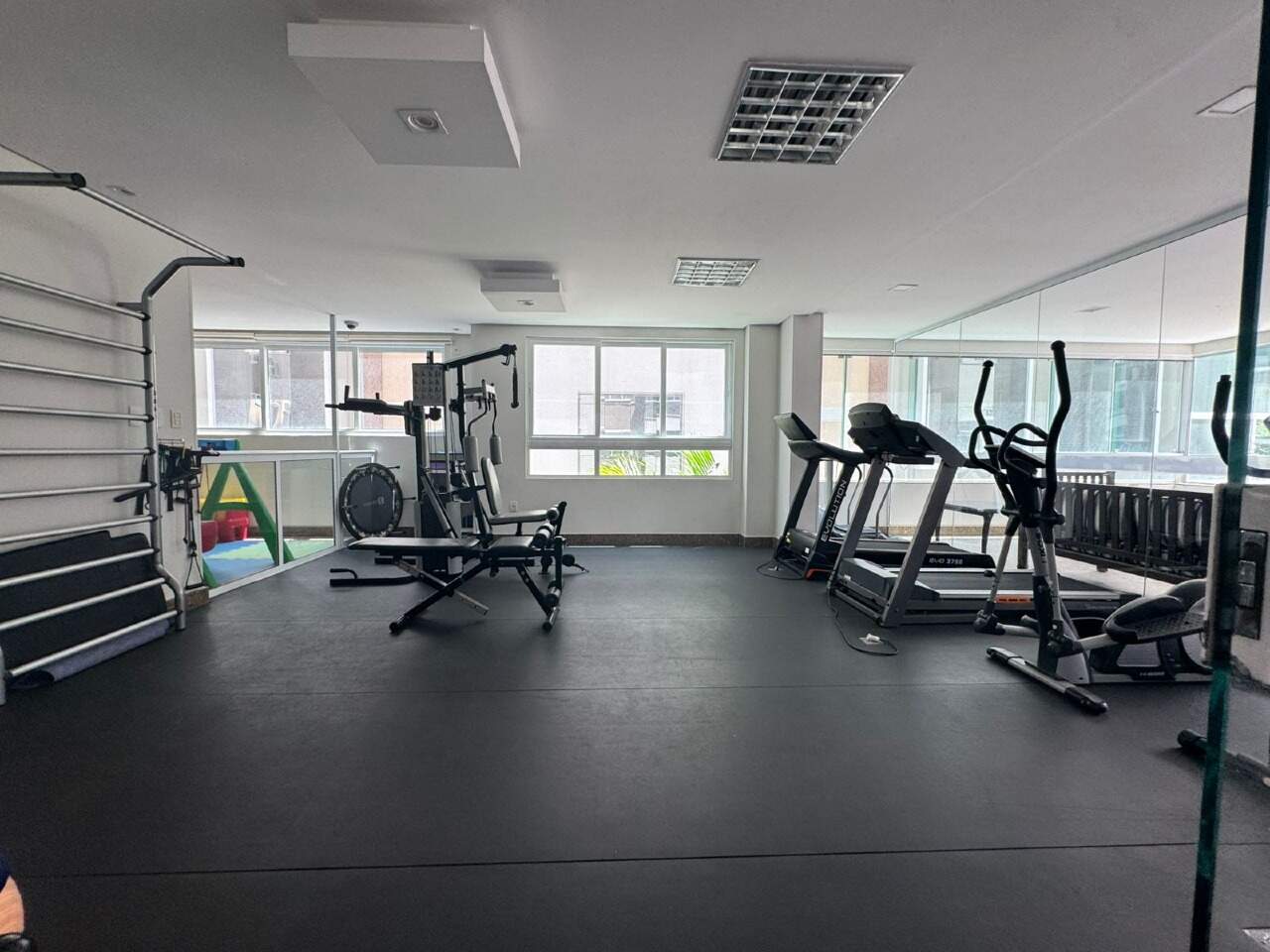 Apartamento à venda no Meia Praia: