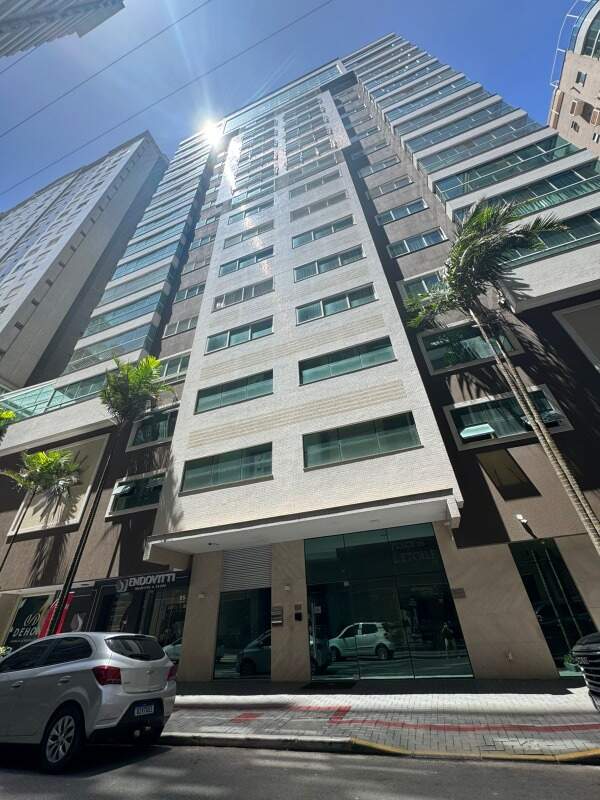 Apartamento à venda no Meia Praia: 