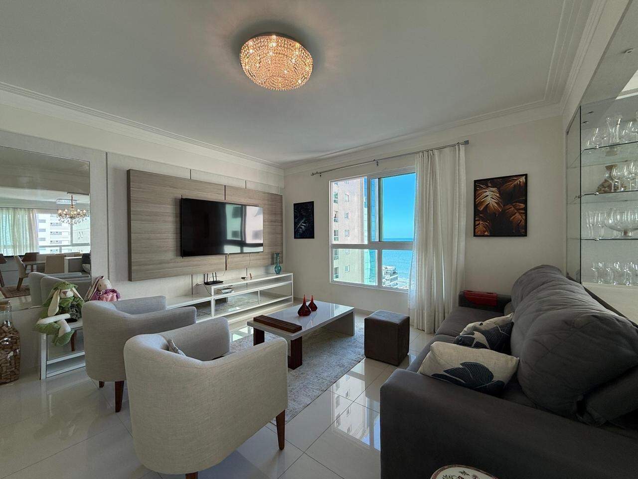 Apartamento à venda no Meia Praia: 