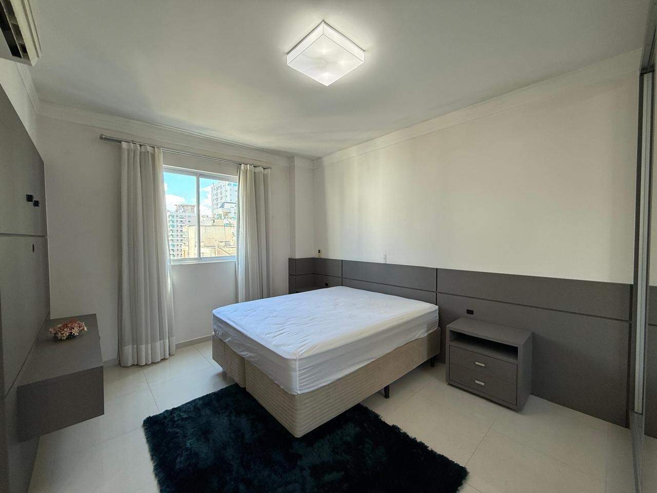 Apartamento à venda no Meia Praia: 