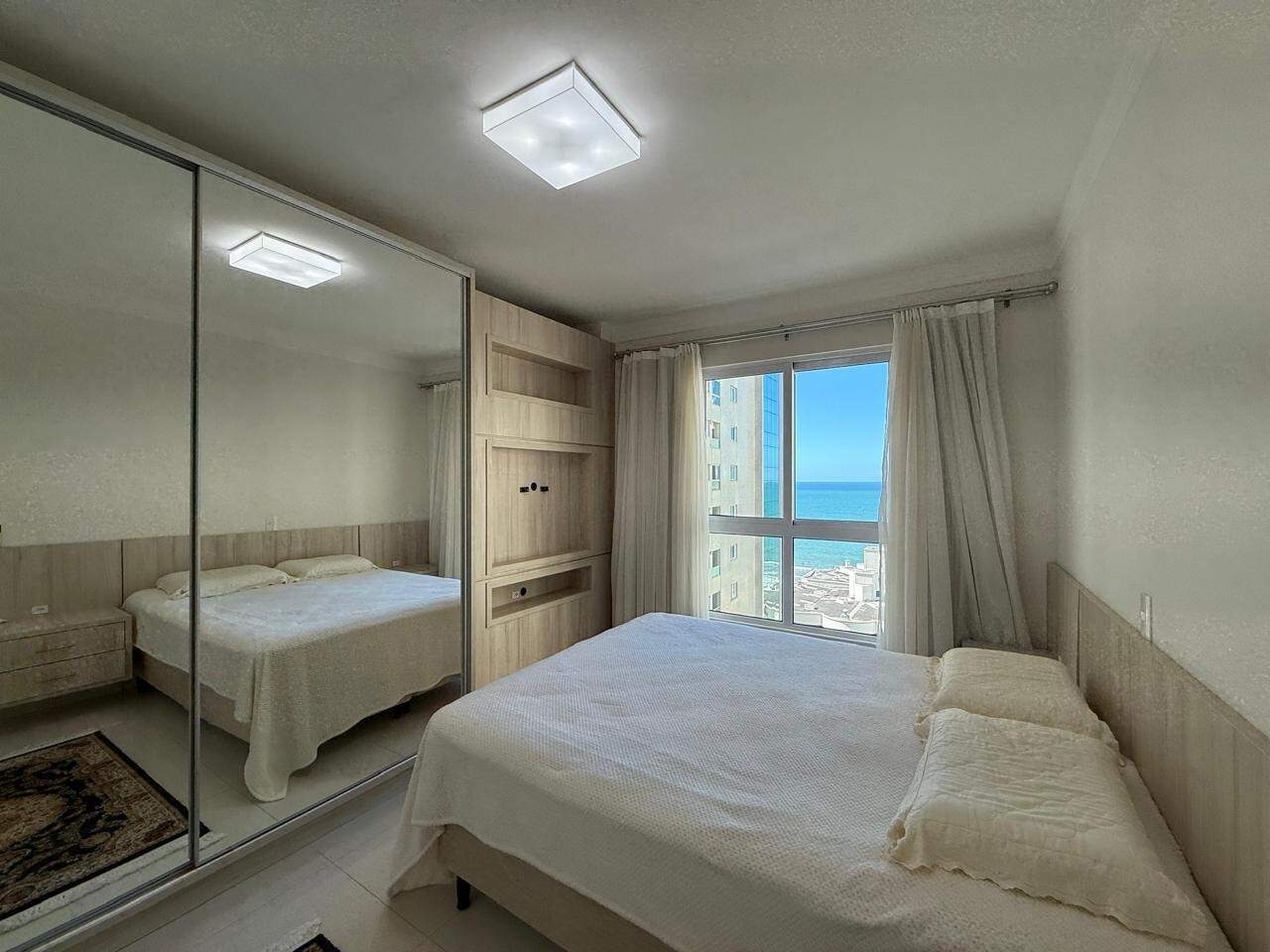 Apartamento à venda no Meia Praia: 