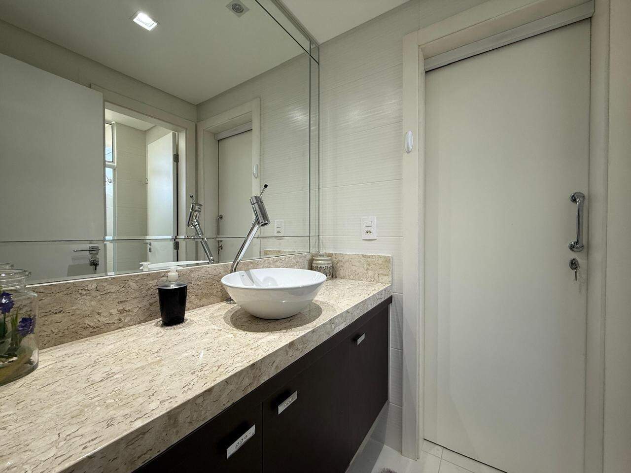 Apartamento à venda no Meia Praia: 