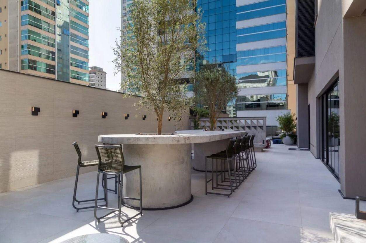 FLAT à venda no Meia Praia: 