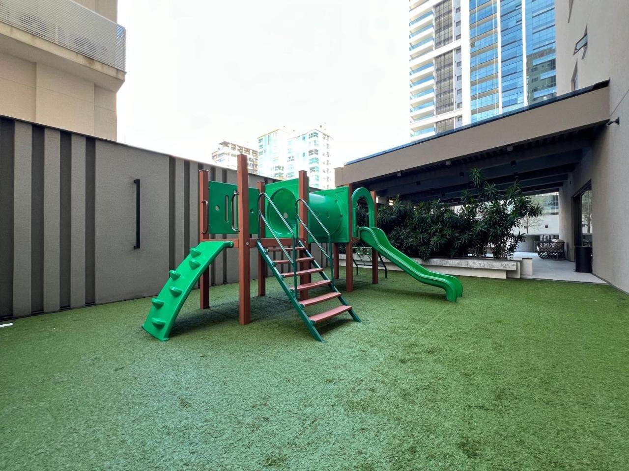 FLAT à venda no Meia Praia: 