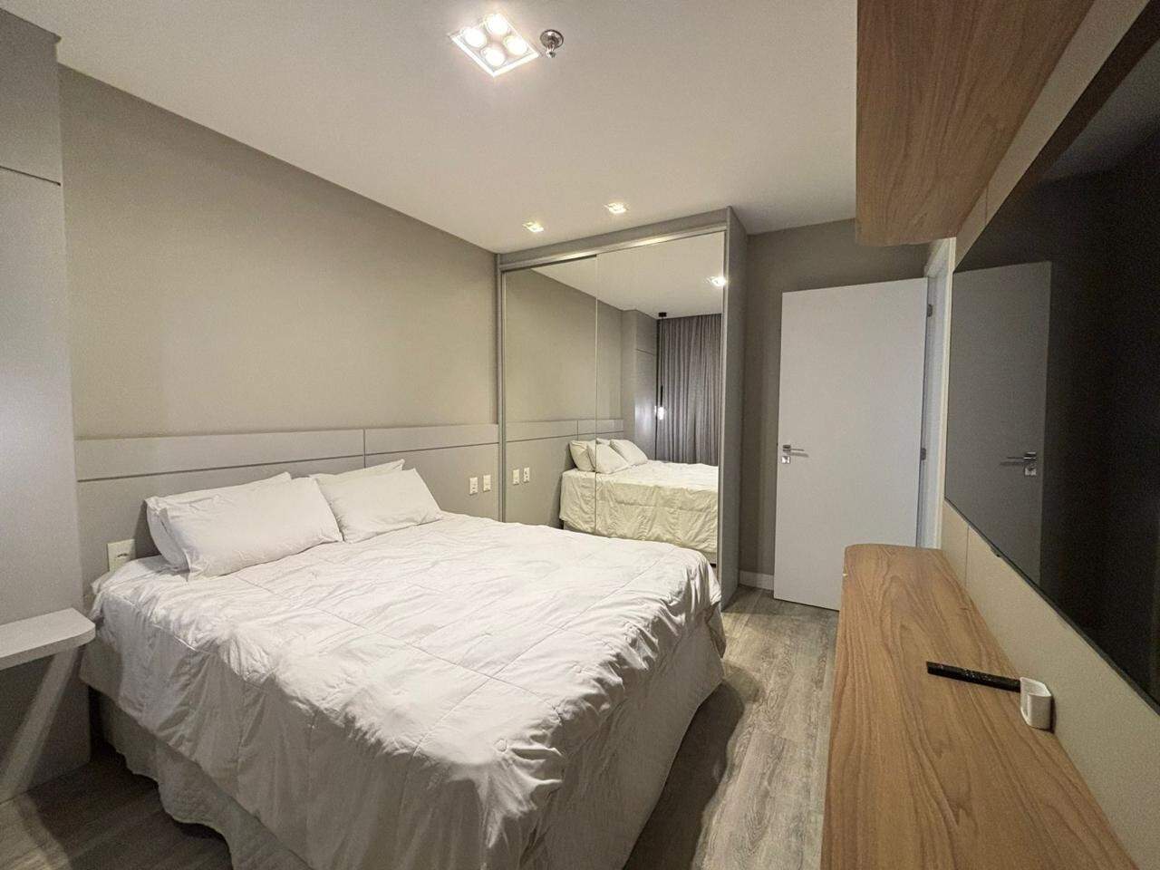 FLAT à venda no Meia Praia: 