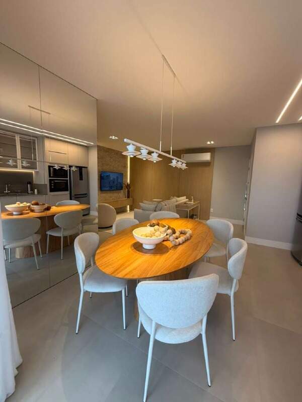 Apartamento à venda no Meia Praia: