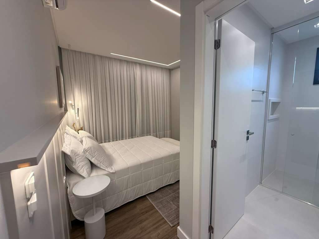Apartamento à venda no Meia Praia: