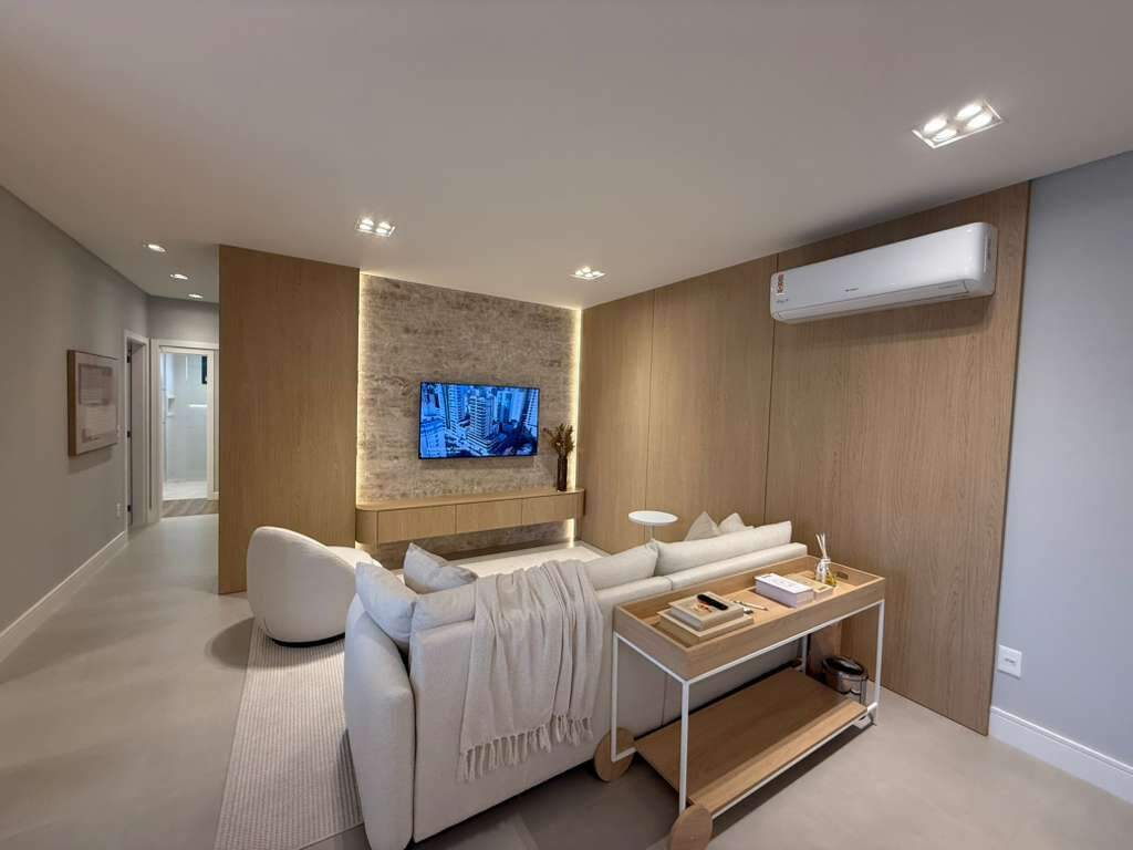 Apartamento à venda no Meia Praia: 