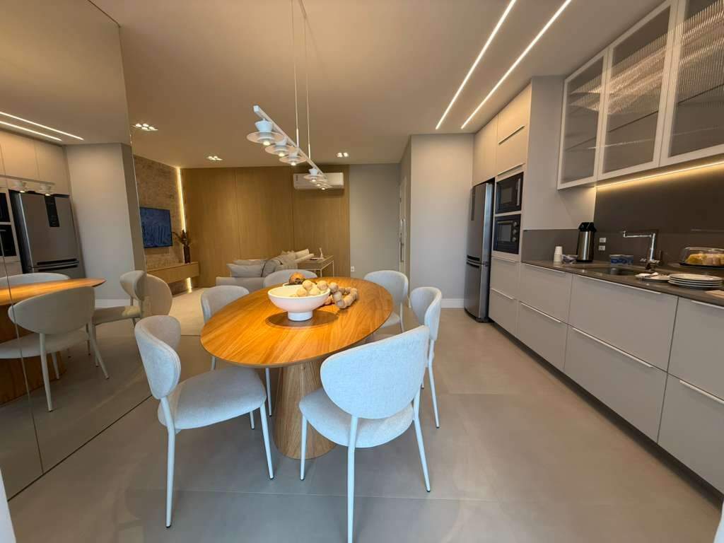 Apartamento à venda no Meia Praia: