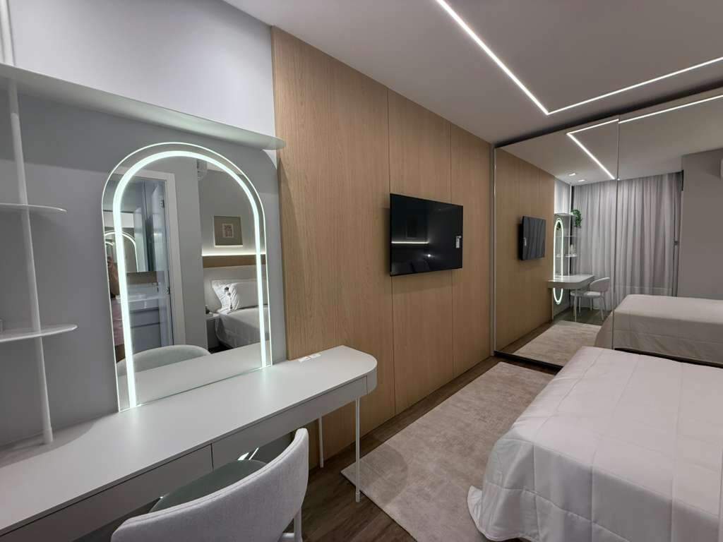 Apartamento à venda no Meia Praia: