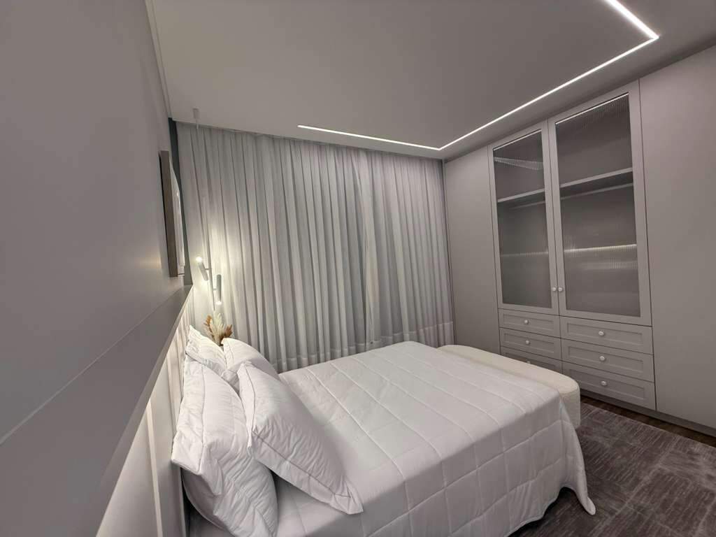 Apartamento à venda no Meia Praia: