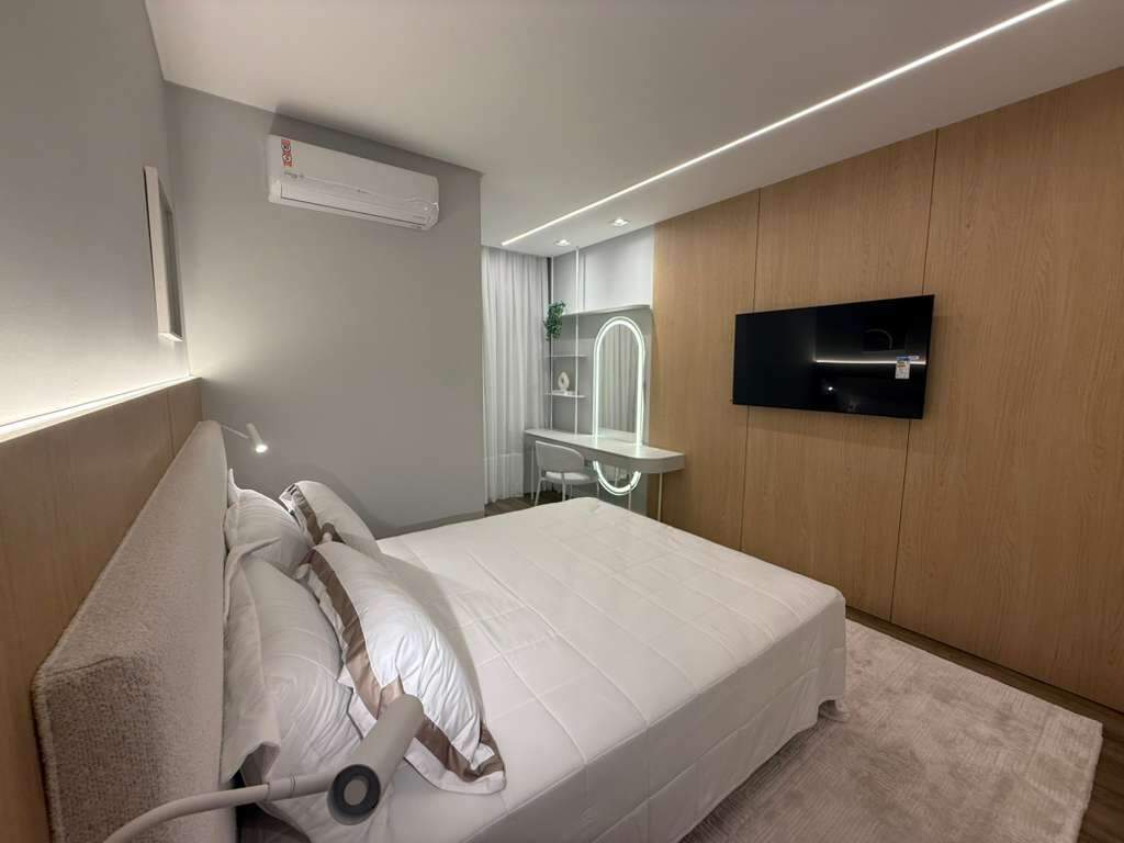 Apartamento à venda no Meia Praia: