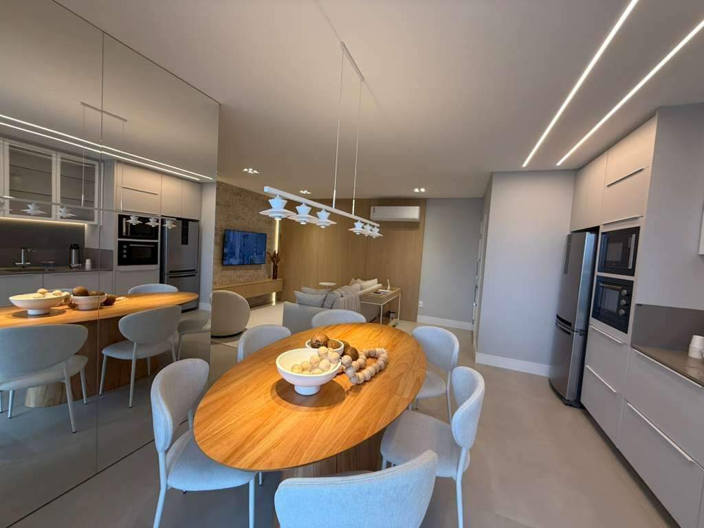 Apartamento à venda no Meia Praia: