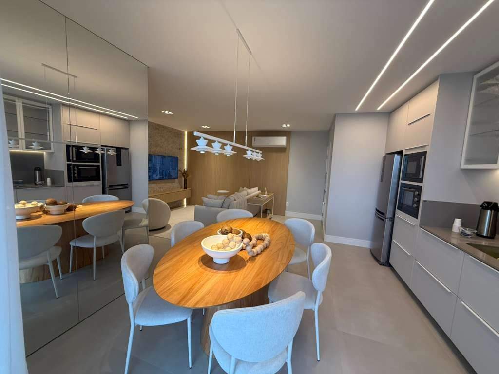 Apartamento à venda no Meia Praia: