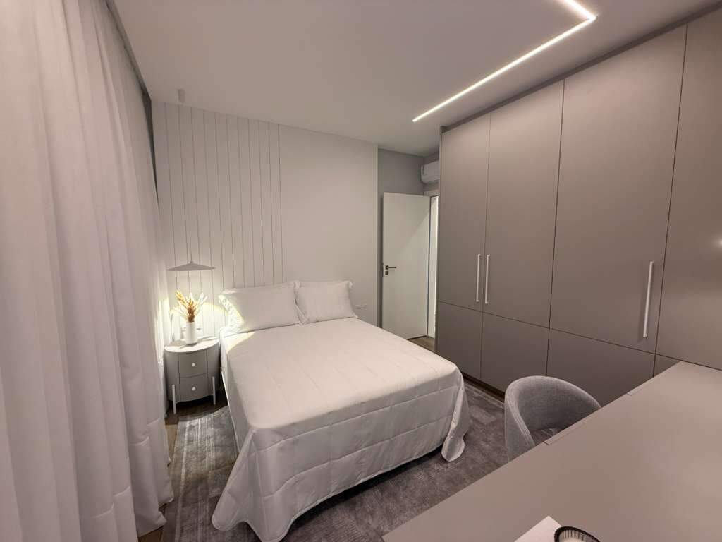 Apartamento à venda no Meia Praia: